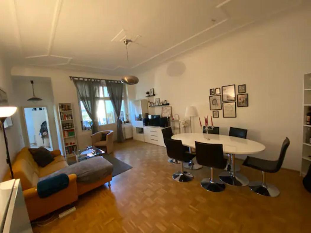 Apartment Geraeumiges 2-raum-apartment Mit Loggia Leipzig